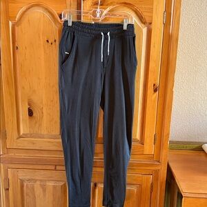 Vuori Men's Charcoal Joggers